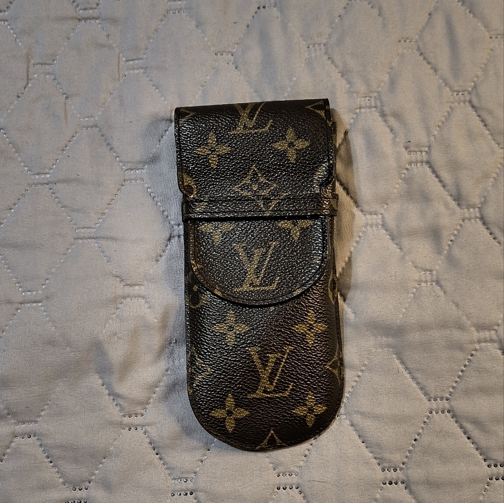 Louis Vuitton Monogram Glasses Case w/ COA - Picture 2 of 8